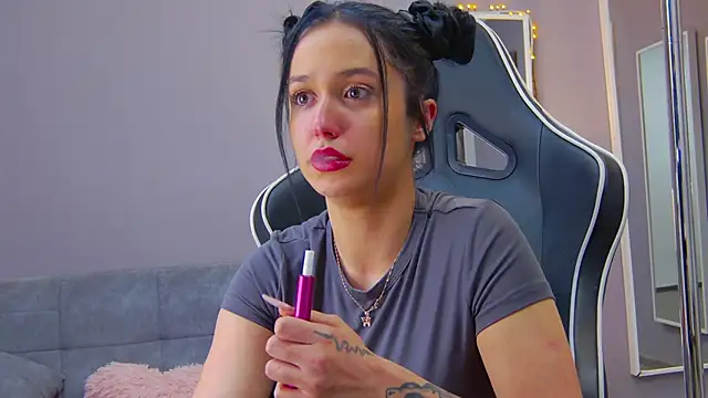 Snapshot of Eva_Lovvia_ chatting on 02/03/25, 10:21 Eva Lovvia  online show from 02/03/25, 10:21