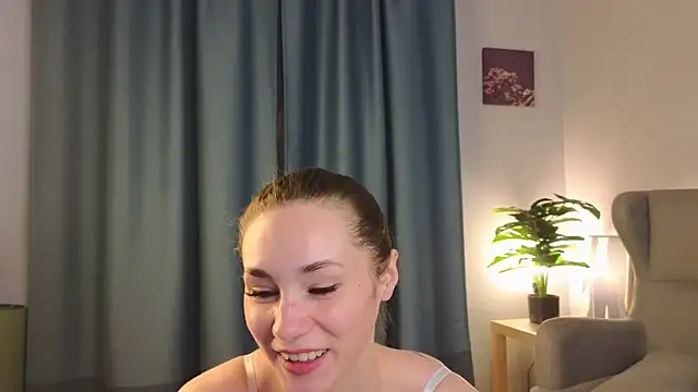 Snapshot of too_sexxxy chatting on 04/27/26, 04:43 too sexxxy online show from 04/27/26, 04:43
