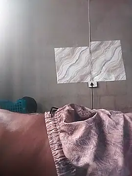 Snapshot of LaneYam chatting on 04/15/26, 08:10 LaneYam online show from 04/15/26, 08:10