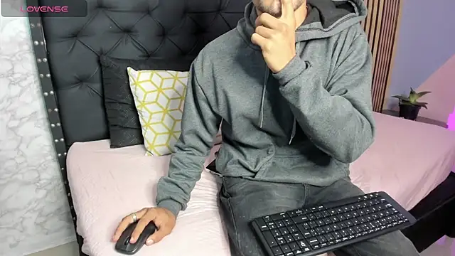 Snapshot of stefany_pablo1 chatting on 03/19/25, 01:29 stefany pablo1 online show from 03/19/25, 01:29