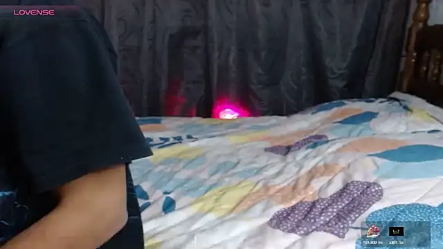 Snapshot of stefany_pablo1 chatting on 10/11/25, 01:42 stefany pablo1 online show from 10/11/25, 01:42