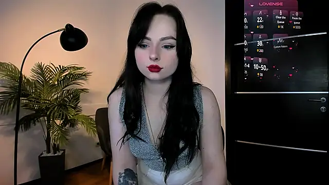 Snapshot of Noirael chatting on 04/15/26, 03:30 Noirael online show from 04/15/26, 03:30