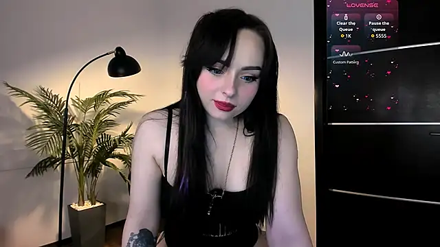 Snapshot of Noirael chatting on 04/19/26, 02:49 Noirael online show from 04/19/26, 02:49