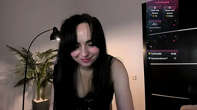 Snapshot of Noirael chatting on 04/19/26, 06:43 Noirael online show from 04/19/26, 06:43