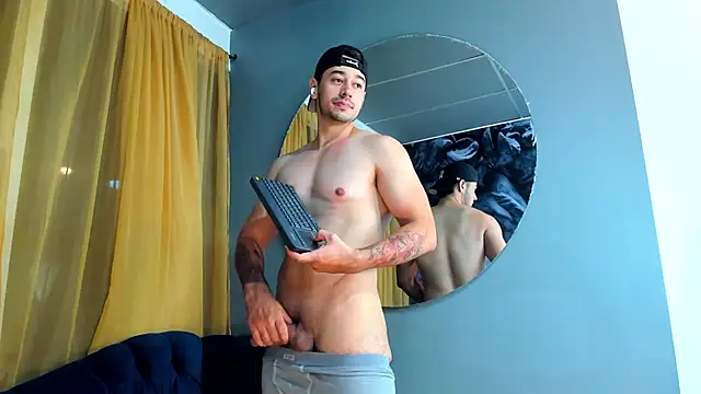 Snapshot of Salvatore_costa chatting on 03/11/25, 10:42 Salvatore costa online show from 03/11/25, 10:42