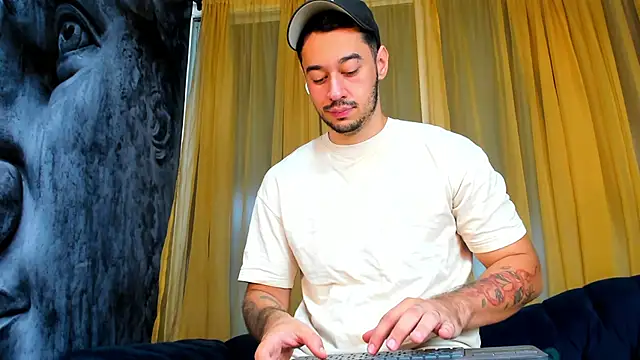 Snapshot of Salvatore_costa chatting on 03/21/25, 10:06 Salvatore costa online show from 03/21/25, 10:06