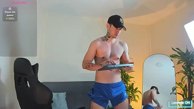 Snapshot of Salvatore_costa chatting on 10/18/25, 03:53 Salvatore costa online show from 10/18/25, 03:53