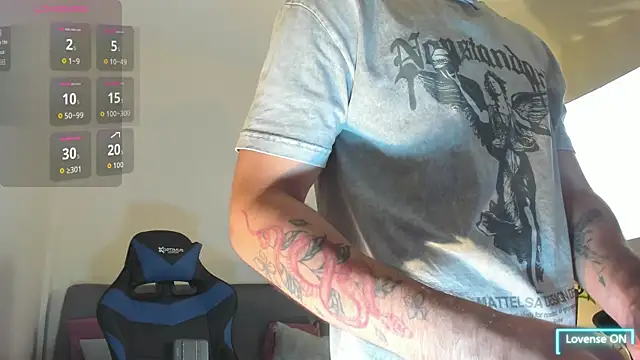 Snapshot of Salvatore_costa chatting on 10/31/25, 03:07 Salvatore costa online show from 10/31/25, 03:07