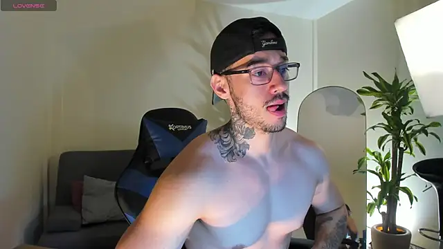 Snapshot of Salvatore_costa chatting on 11/05/25, 12:21 Salvatore costa online show from 11/05/25, 12:21