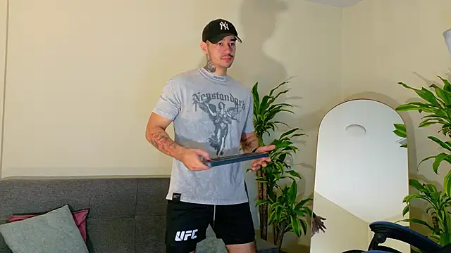 Snapshot of Salvatore_costa chatting on 01/10/26, 02:02 Salvatore costa online show from 01/10/26, 02:02