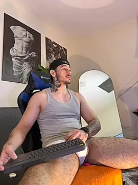 Snapshot of Salvatore_costa chatting on 04/08/26, 12:21 Salvatore costa online show from 04/08/26, 12:21