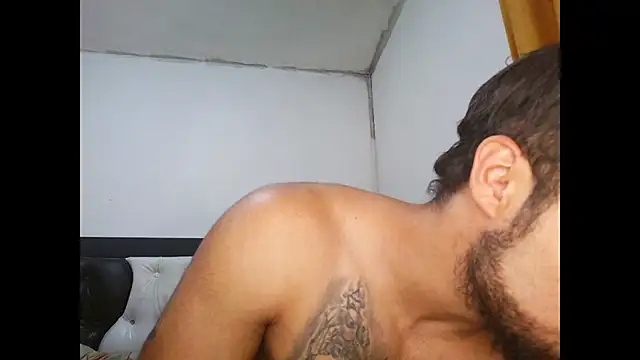 Snapshot of davidcr89 chatting on 02/15/26, 05:37 davidcr89 online show from 02/15/26, 05:37