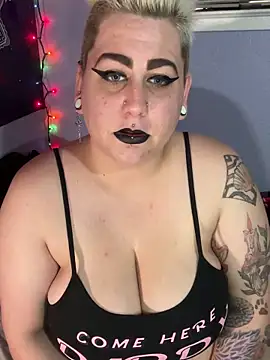 Snapshot of MistressMizfit chatting on 01/19/25, 06:21 MistressMizfit online show from 01/19/25, 06:21