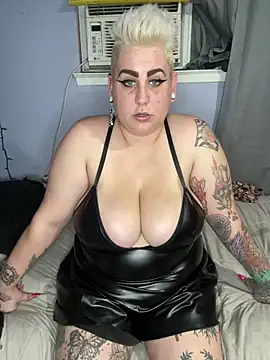 Snapshot of MistressMizfit chatting on 02/04/25, 01:45 MistressMizfit online show from 02/04/25, 01:45