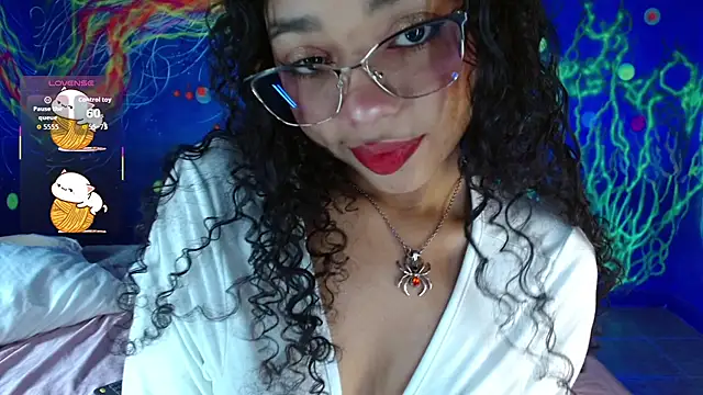 lucie petite online show from 11/09/25, 06:50