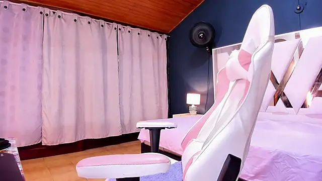 Snapshot of Alondra_Cutie chatting on 01/30/25, 06:21 Alondra Cutie online show from 01/30/25, 06:21