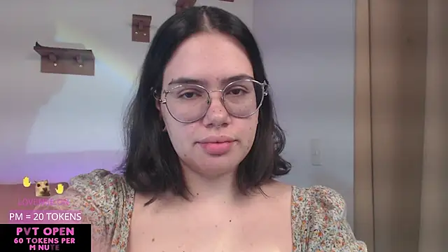 Snapshot of crystalll_room chatting on 05/10/26, 12:27 crystalll room online show from 05/10/26, 12:27