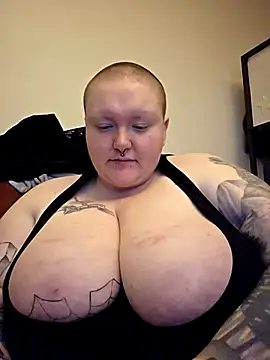 Snapshot of CorgiGodez98 chatting on 04/09/26, 06:19 CorgiGodez98 online show from 04/09/26, 06:19