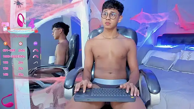 Snapshot of Dawn16_ chatting on 10/31/25, 09:05 Dawn16 online show from 10/31/25, 09:05