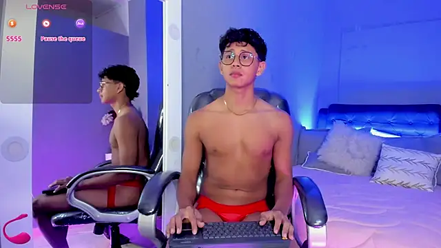 Snapshot of Dawn16_ chatting on 11/18/25, 10:03 Dawn16 online show from 11/18/25, 10:03