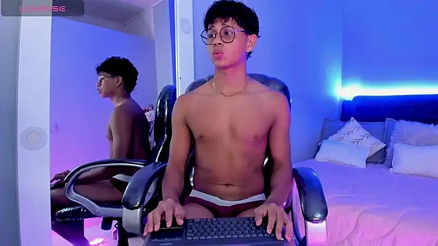 Snapshot of Dawn16_ chatting on 11/27/25, 08:33 Dawn16 online show from 11/27/25, 08:33