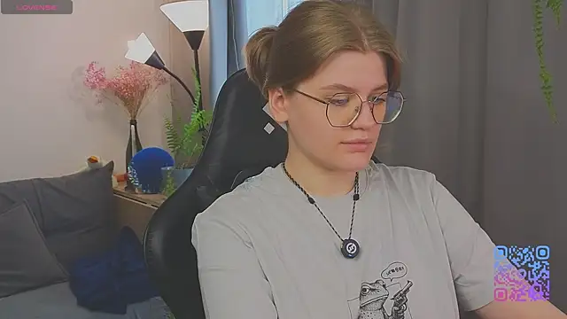 Snapshot of _JessieVibes chatting on 07/04/26, 02:01 JessieVibes online show from 07/04/26, 02:01