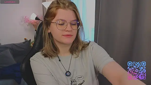 Snapshot of _JessieVibes chatting on 07/05/26, 02:13 JessieVibes online show from 07/05/26, 02:13
