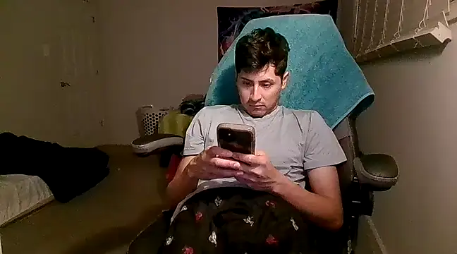 Snapshot of PerroDemonioHot chatting on 02/25/25, 05:41 PerroDemonioHot online show from 02/25/25, 05:41