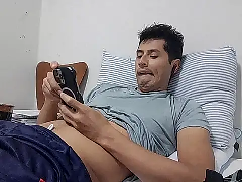 Snapshot of PerroDemonioHot chatting on 09/18/25, 04:03 PerroDemonioHot online show from 09/18/25, 04:03