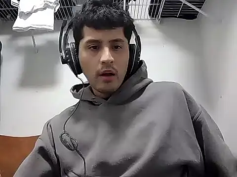 Snapshot of PerroDemonioHot chatting on 01/19/26, 03:43 PerroDemonioHot online show from 01/19/26, 03:43