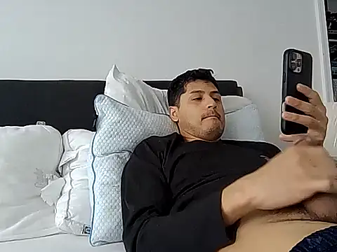 Snapshot of PerroDemonioHot chatting on 02/17/26, 04:57 PerroDemonioHot online show from 02/17/26, 04:57