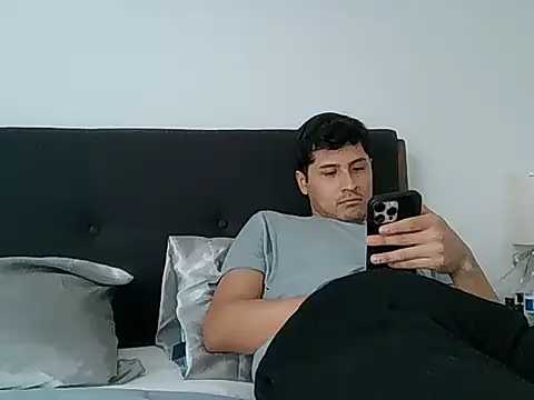 Snapshot of PerroDemonioHot chatting on 02/25/26, 10:08 PerroDemonioHot online show from 02/25/26, 10:08