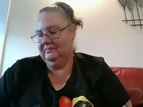 Snapshot of k1w1bbw chatting on 02/25/25, 06:36 k1w1bbw online show from 02/25/25, 06:36