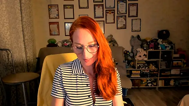 Snapshot of red_rocco chatting on 10/16/25, 04:19 red rocco online show from 10/16/25, 04:19