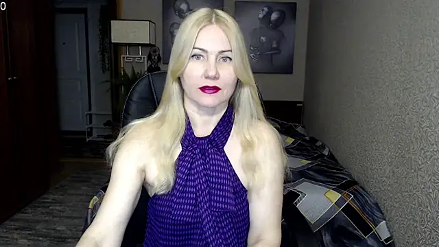 Snapshot of _Mire11a69 chatting on 02/14/25, 02:02  Mire11a69 online show from 02/14/25, 02:02
