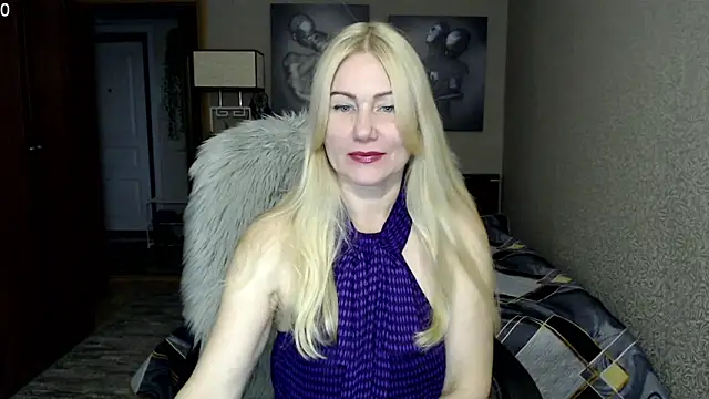 Snapshot of _Mire11a69 chatting on 10/18/25, 03:53  Mire11a69 online show from 10/18/25, 03:53