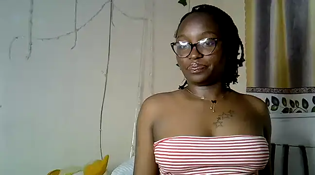 Snapshot of Vprettieeer chatting on 01/18/25, 12:13 Vprettieeer online show from 01/18/25, 12:13