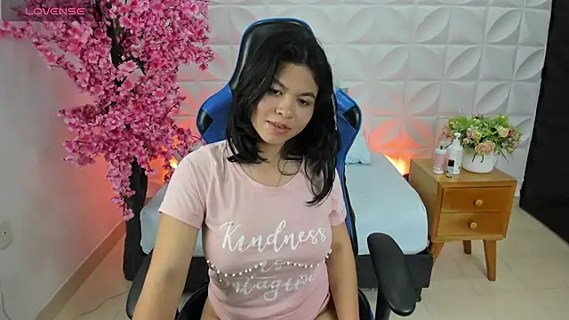 Snapshot of adarna13_ chatting on 03/21/25, 10:39 adarna13  online show from 03/21/25, 10:39