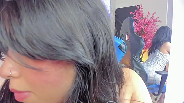 Snapshot of adarna13_ chatting on 10/06/25, 07:22 adarna13  online show from 10/06/25, 07:22