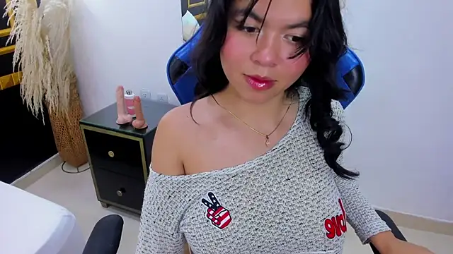 adarna13  online show from 11/24/25, 08:08