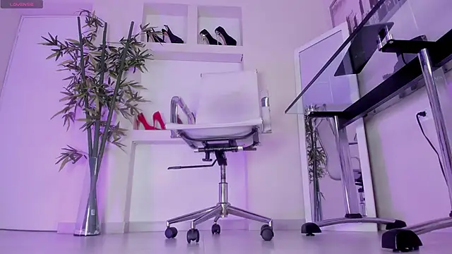 hannah howeell   online show from 04/06/26, 09:54