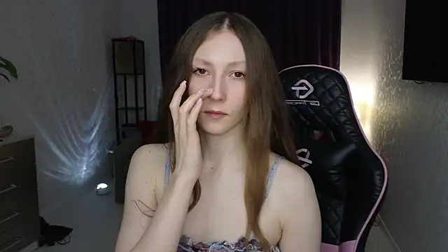 Snapshot of Sweeet_Lilit chatting on 12/02/25, 07:53 Sweeet Lilit online show from 12/02/25, 07:53