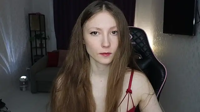 Snapshot of Sweeet_Lilit chatting on 12/14/25, 09:30 Sweeet Lilit online show from 12/14/25, 09:30