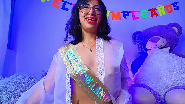 Snapshot of MiaFlamesxxx chatting on 11/24/25, 04:12 MiaFlamesxxx online show from 11/24/25, 04:12