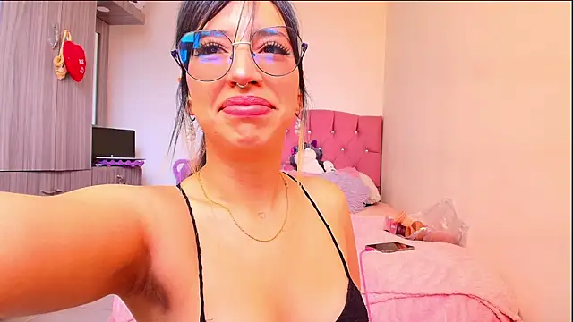 Snapshot of MiaFlamesxxx chatting on 04/02/26, 03:31 MiaFlamesxxx online show from 04/02/26, 03:31