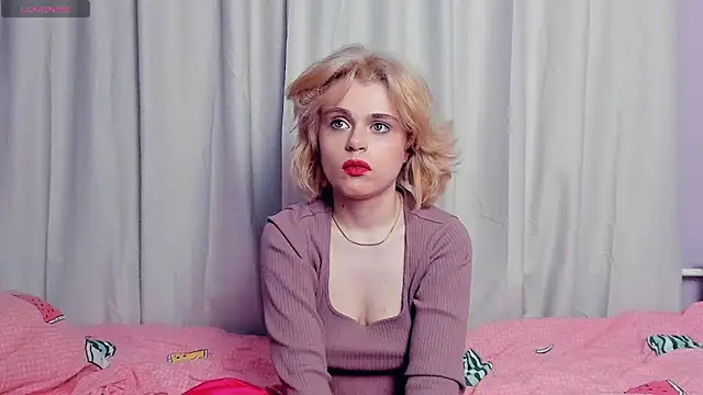 Snapshot of ElviaCrock chatting on 02/02/25, 10:39 ElviaCrock online show from 02/02/25, 10:39