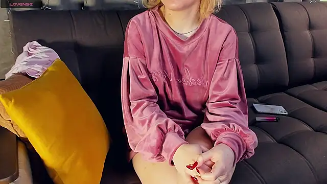 Snapshot of ElviaCrock chatting on 02/12/25, 02:43 ElviaCrock online show from 02/12/25, 02:43