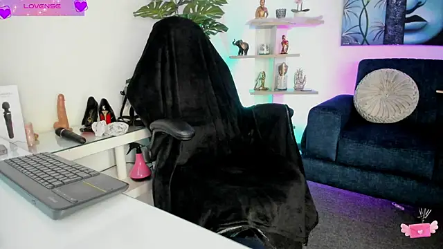 Snapshot of VioletParkker chatting on 02/01/25, 11:32 VioletParkker online show from 02/01/25, 11:32