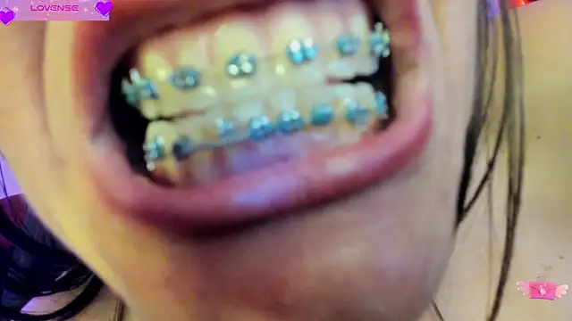 Snapshot of VioletParkker chatting on 02/15/25, 02:33 VioletParkker online show from 02/15/25, 02:33