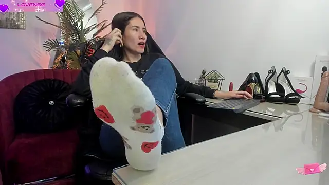 Snapshot of VioletParkker chatting on 02/18/25, 02:38 VioletParkker online show from 02/18/25, 02:38